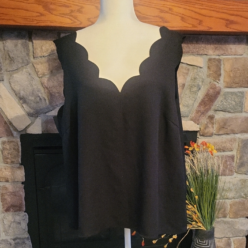 SHEIN Elegant Black Scalloped Blouse